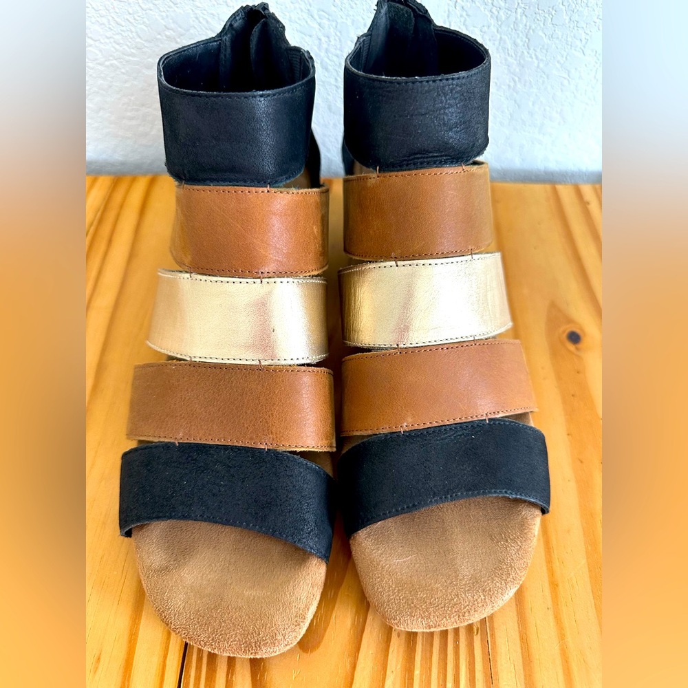 Aerosols healrest gladiator back zip wedge.